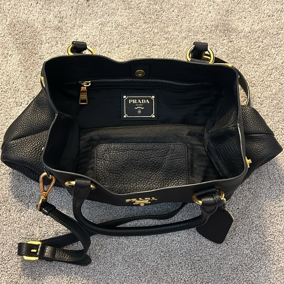 Black leader Prada bag with gold hardware - Picture 6 of 14